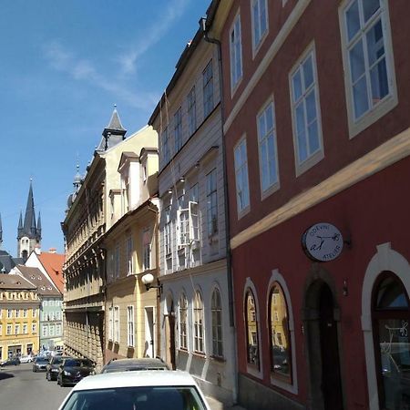 Skromny Apartman V Centru Chebu Extérieur photo