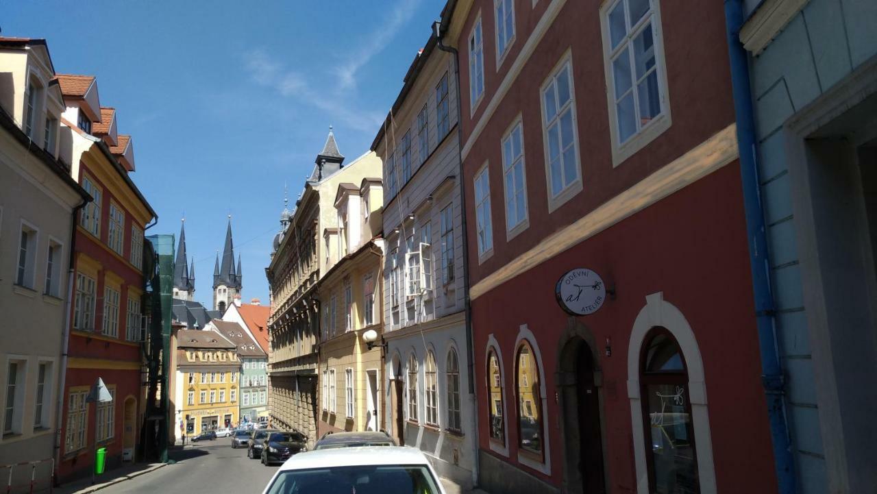 Skromny Apartman V Centru Chebu Extérieur photo